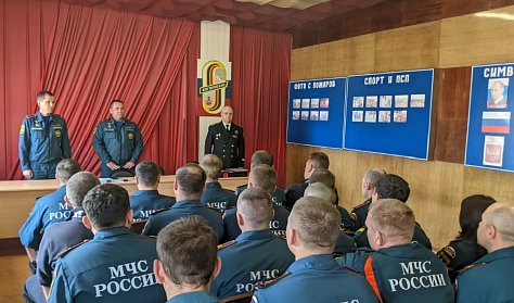 Поздравления принимают пожарные